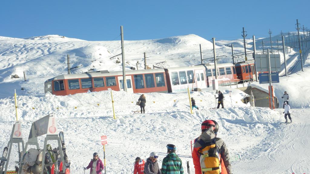 Hotel Adonis Zermatt Bagian luar foto