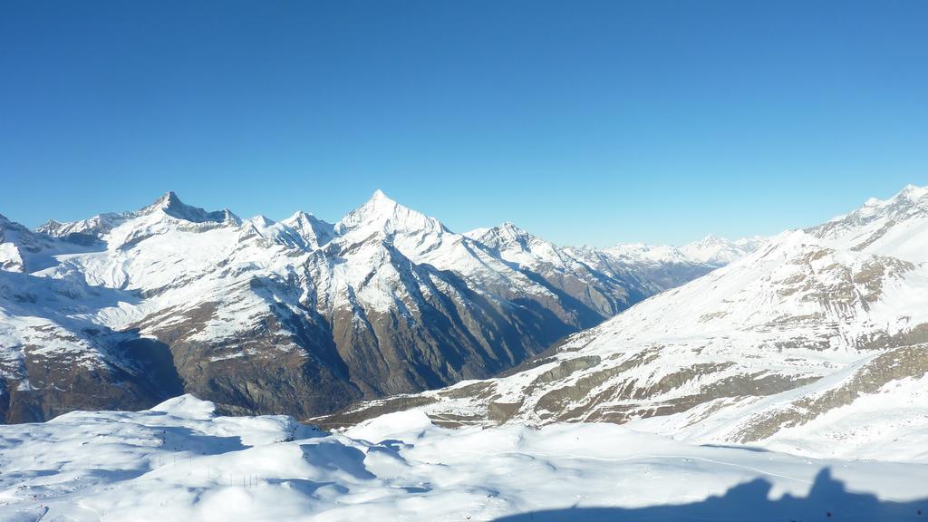 Hotel Adonis Zermatt Bagian luar foto